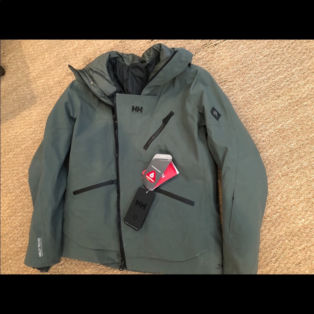 NWT Men Helly Hanson XL Ski/Snowboard jacket.